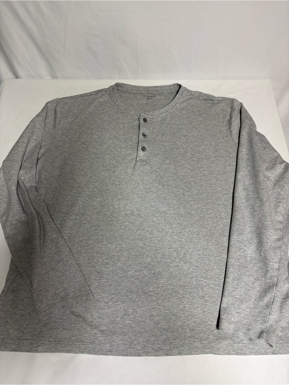 Saks Fifth Avenue Ultimate Men’s XL Gray 100% Cotton Long Sleeve Henley Shirt